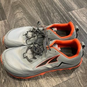 Men’s sz 11 Lone Peak 5 Altra Trail Running Shoes. Like new without tags.